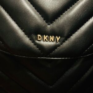 DKNY Veronica Backpack
R21KZS28 Black Puffer Matelasse Bag